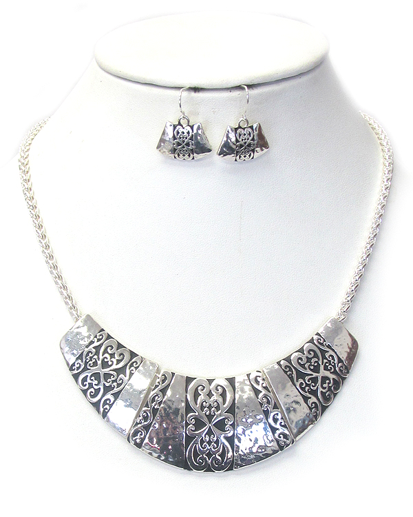 Designer textured necklace set