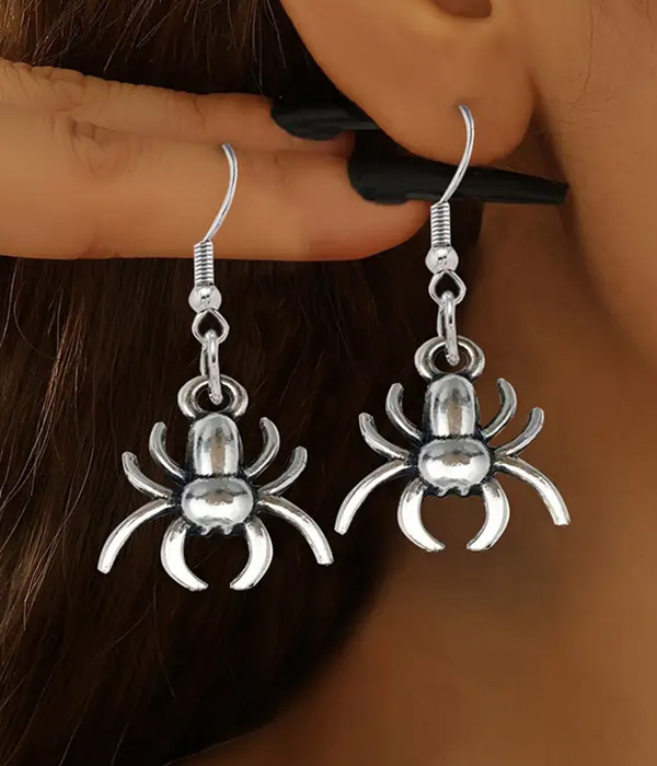 Halloween theme spider earring