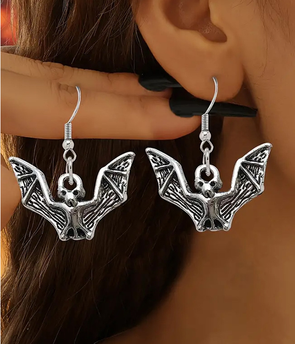 Halloween theme bat earring