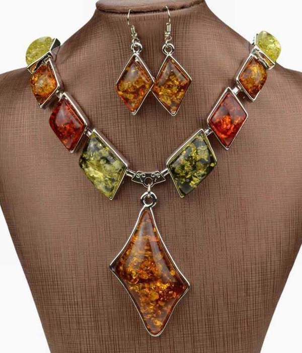 Resin amber vintage necklace and earring set