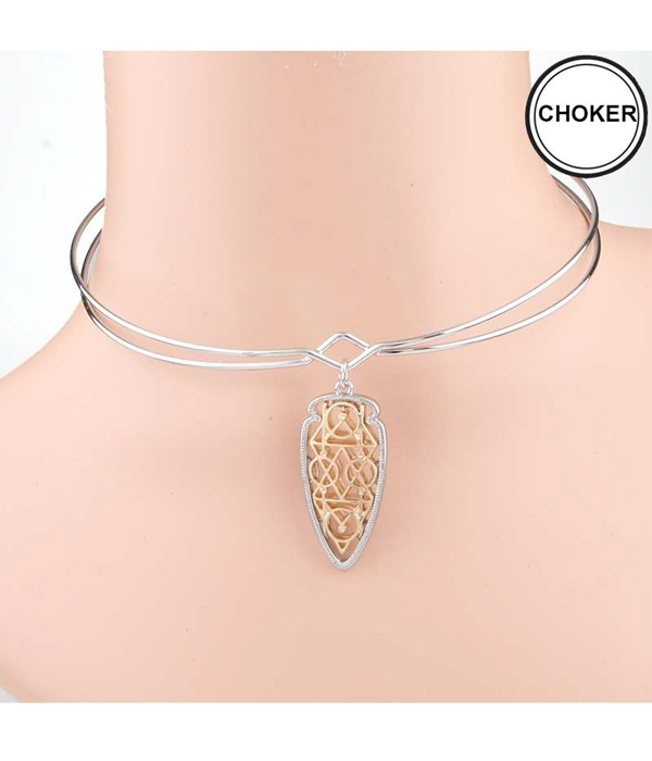 Metal filigree geometric pattern pendant double wire choker necklace