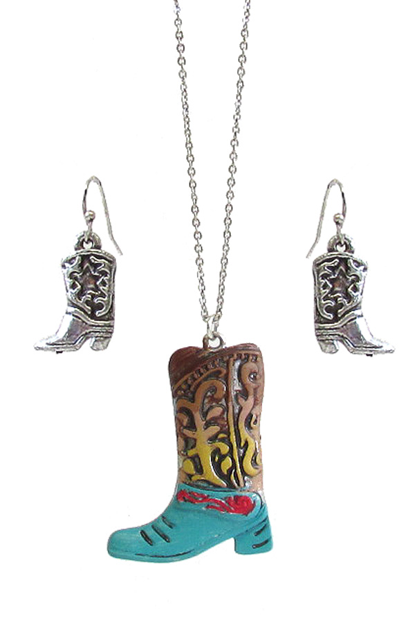 Painted cowboy boot pendant necklace set