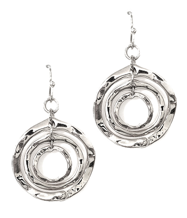 TRIPLE METAL RING EARRING