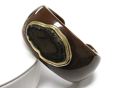 Natural shape acryl cuff bangle