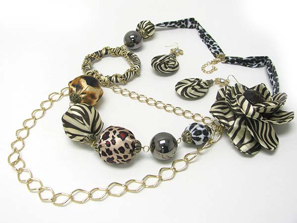 ANIMAL PATTERN CHIFFON WRAPPED BALL AND FLOWER SIDE NECKLACE EARRING SET