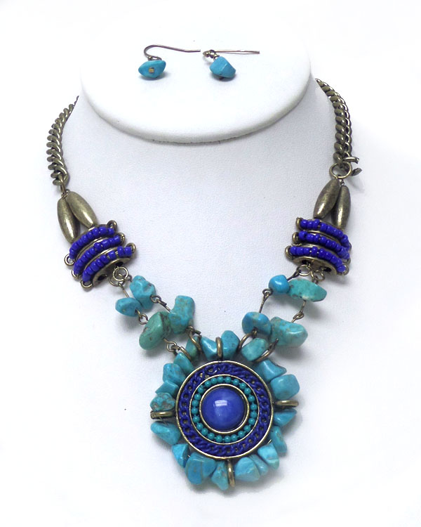 ROUND GENUINE AND CHIP STONE BORDER NECKLACE SET