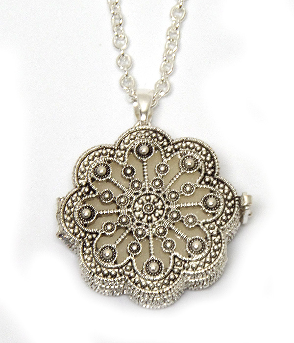Flower  chain locket pendant necklace 