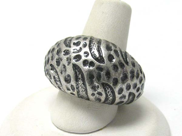 Burnish hammered metal puffy stretch ring