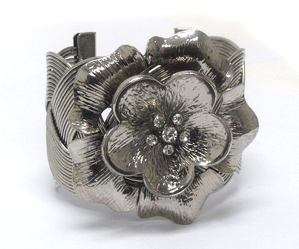 Crystal on center textured flower architecturl metal hinge bangle