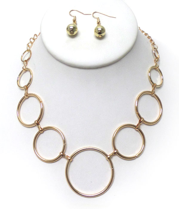 Seven metallic circle link necklace set 