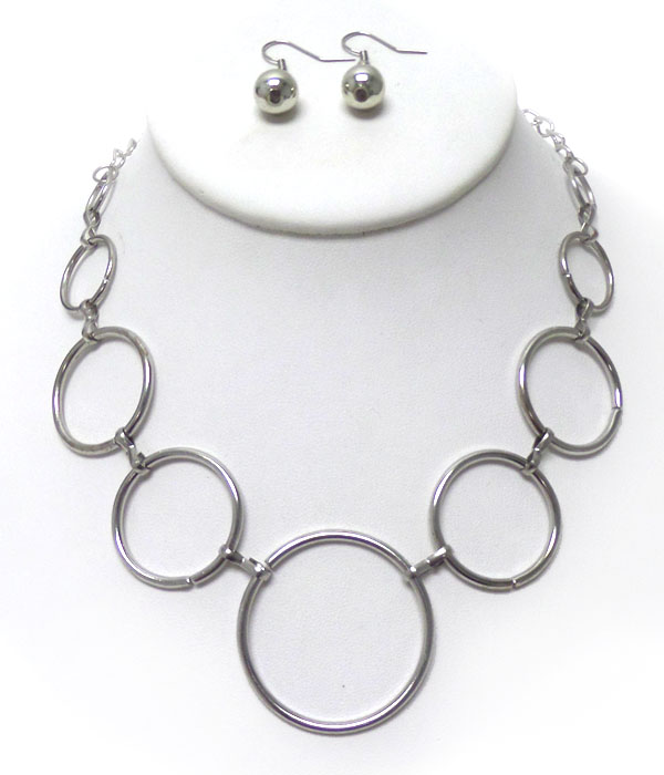 Seven metallic circle link necklace set 