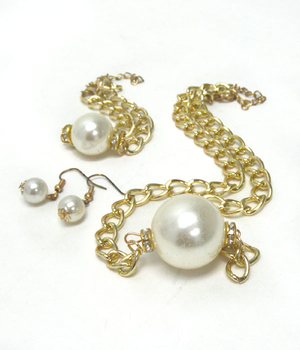 Pearl three pair bracelet earring and necklace set 