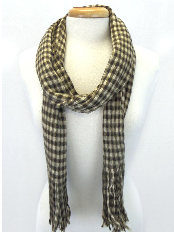 Plaid pattern and fringe scarf