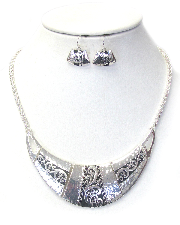Designer textured necklace set