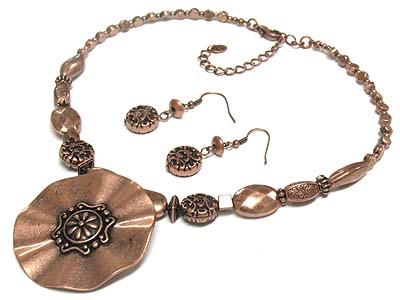 Metal filigree round disk pendant necklace and earring set