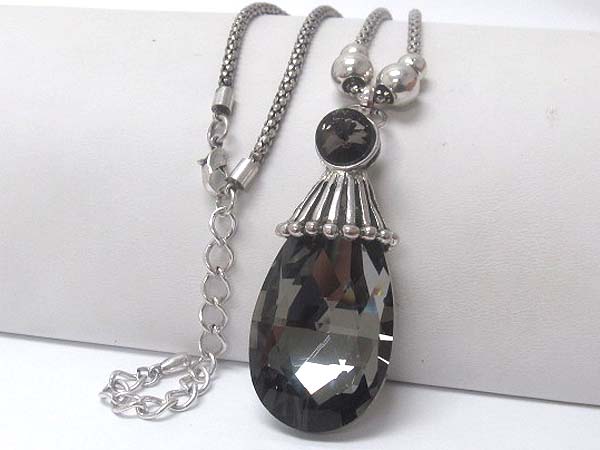 Facet cut tear drop glass pendant necklace