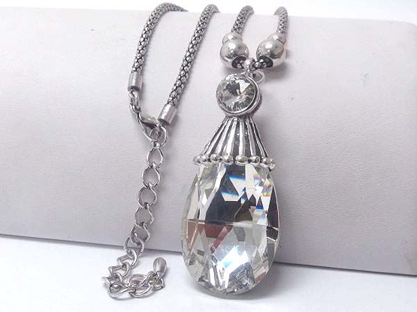 Facet cut tear drop glass pendant necklace