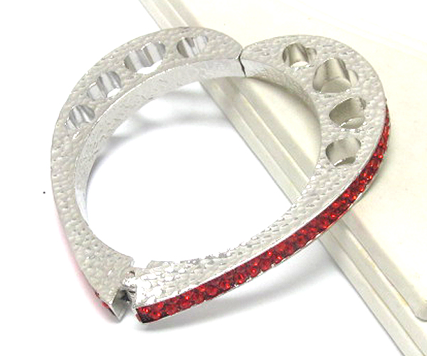 CRYSTAL SIDE HEART SHAPE THINE METAL HINGE BANGLE