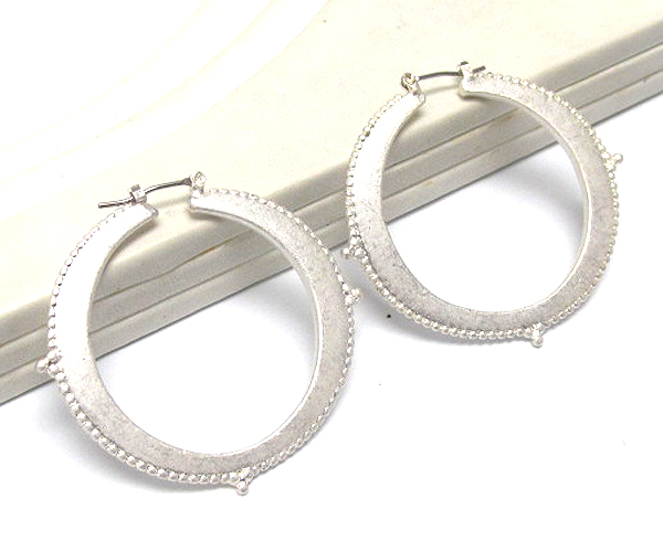 ANITIQUE METAL ROUND EARRING
