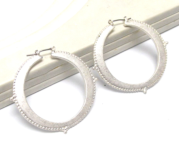 Anitique metal round earring