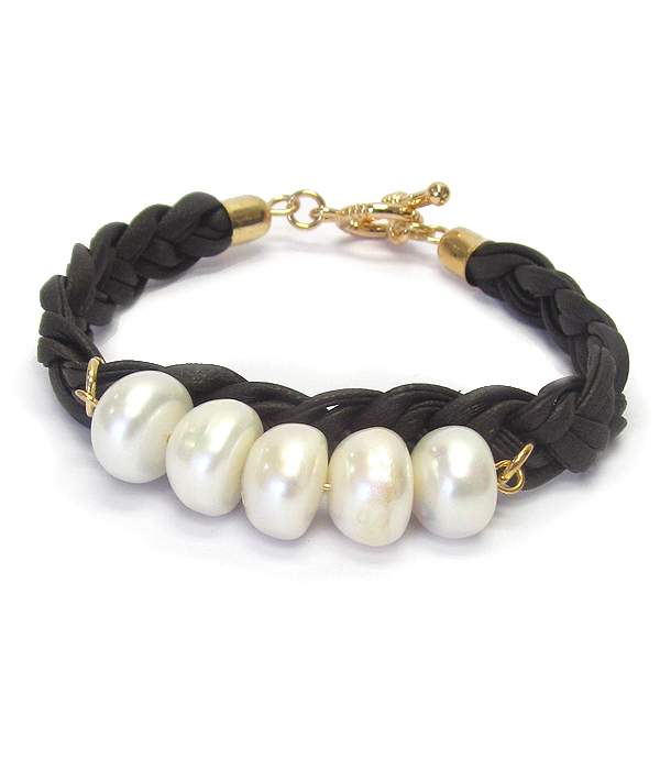 Fresh water pearl and woven leatherette toggle bracelet