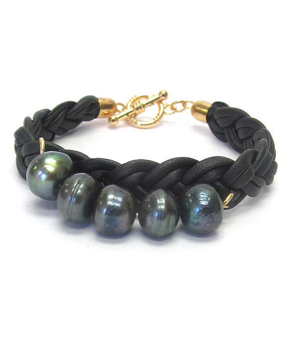 Fresh water pearl and woven leatherette toggle bracelet