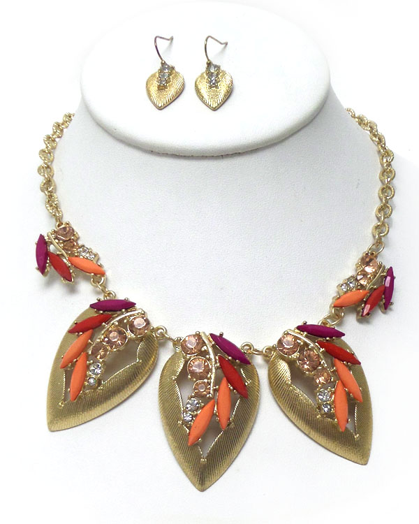 METAL LEAF DESIGN WITH CRYSTALS NECKLACE SET 