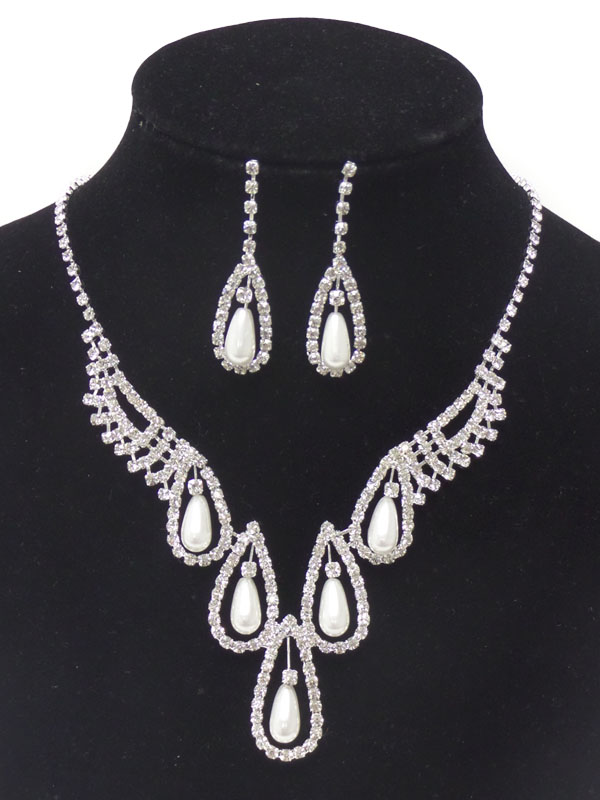 Pearl and rhinestone necklace set