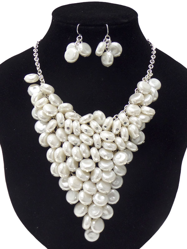 Multi pearl dangle bib necklace set