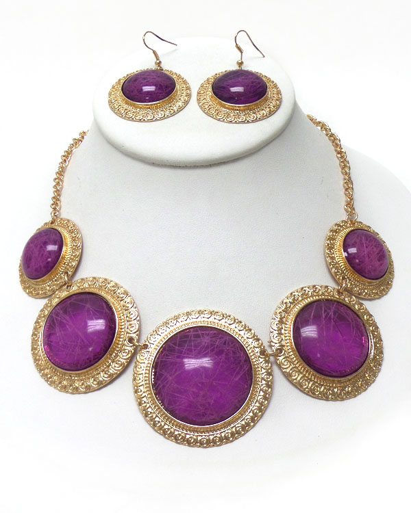 Five large stone with gold border necklace set
