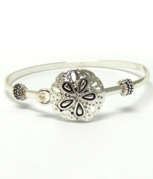 Sand dollar hook bangle
