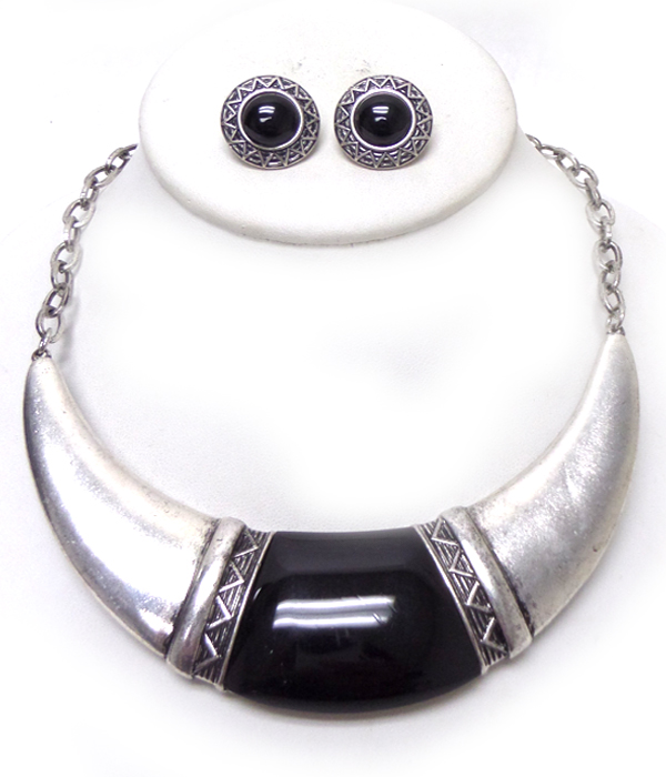 Burnish silver metal textured statement necklace set