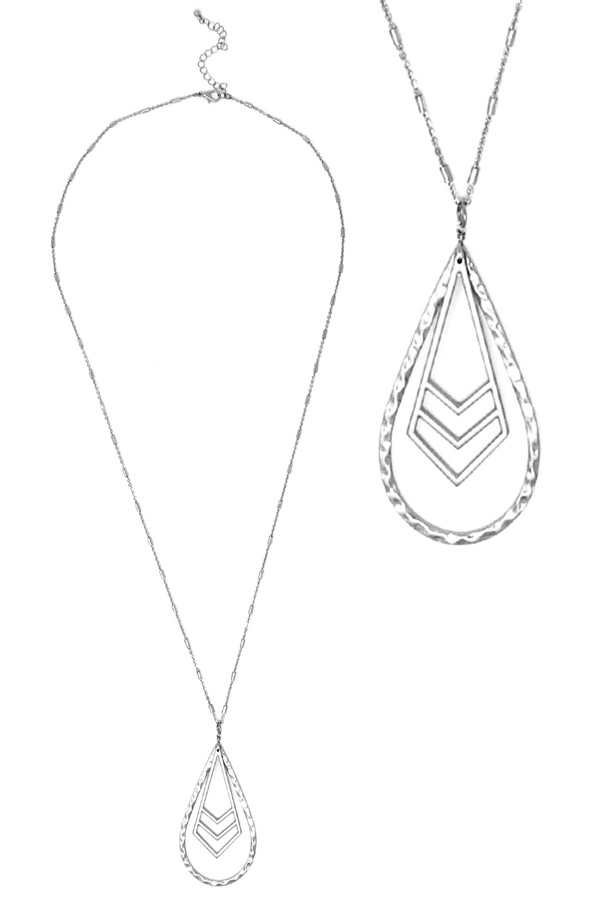 CHEVRON AND TEARDROP PENDANT NECKLACE