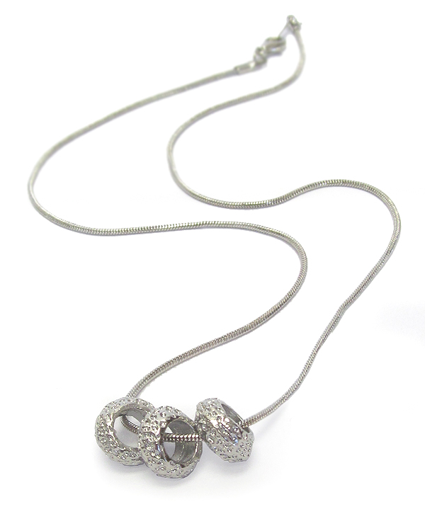 Triple metal ring necklace