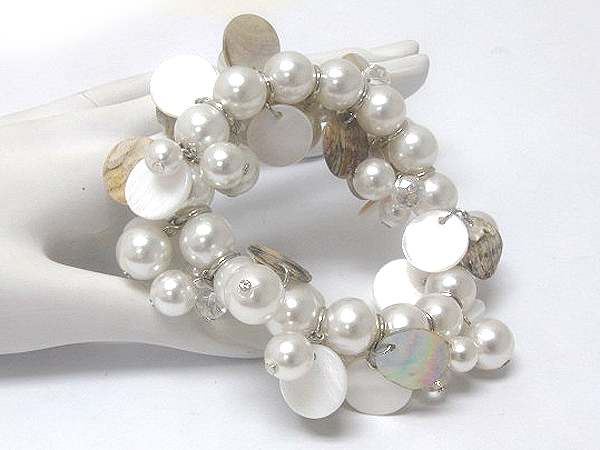 MULTI PEARL AND CRYSTAL GLASS WITH DANGLE SHELL DISK STRETCH BRACELET