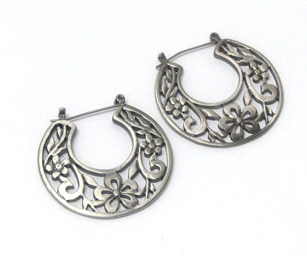 Metal filigree multi flower and leaf deco earring