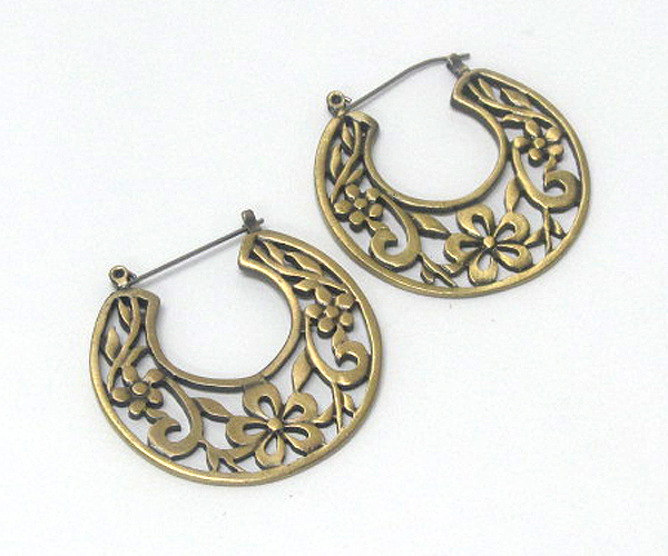 Metal filigree multi flower and leaf deco earring
