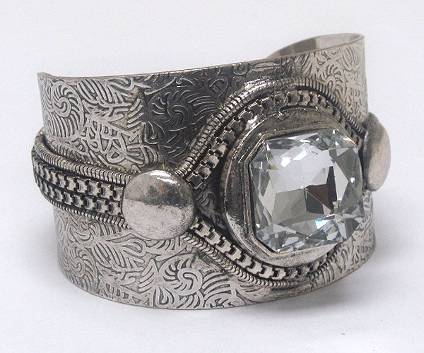 CRYSTAL SQUARE CENTER DESIGNER STYLE PRINTED LEAFS METAL AND SNAKE CHAIN ON  HINGE BANGLE