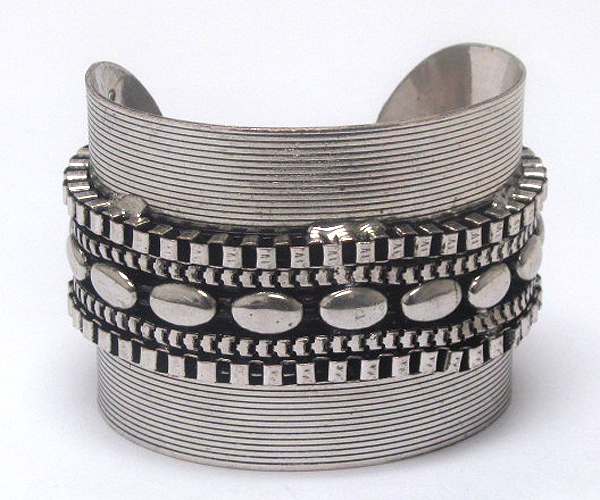 METAL OVAL PATERN DESIGNER STYLE METAL SNAKE CHAIN ON  CUFF BANGLE