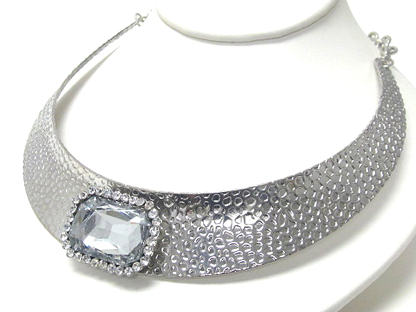 Crystal and facet glass center deco architectural metal chocker necklace