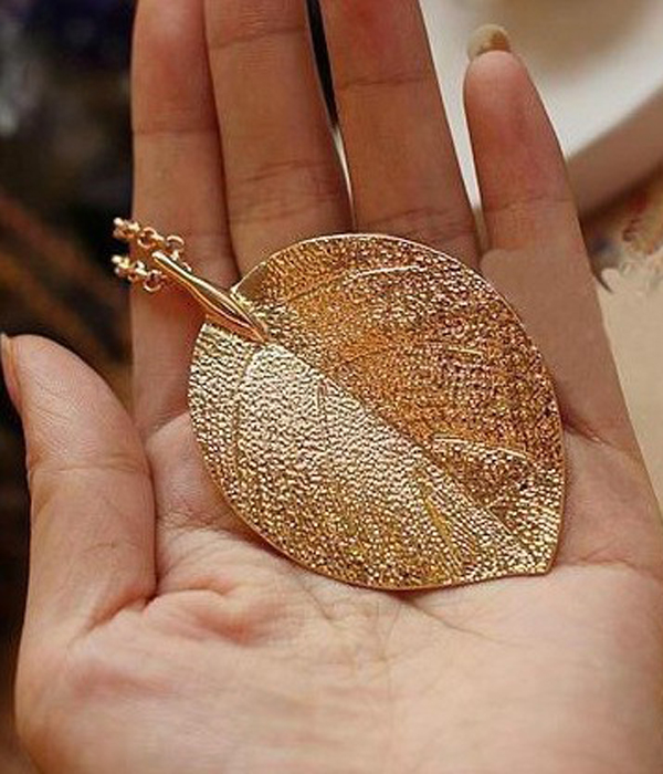 Metal filigree leaf pendant long necklace