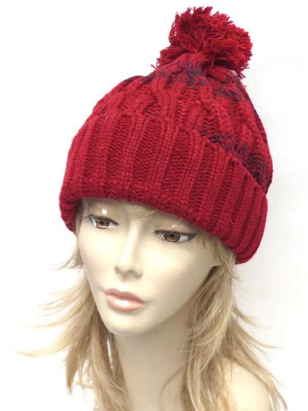 Crochet winter bienie with pom