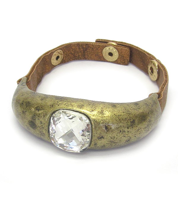 Metal with leather typy button bracelet