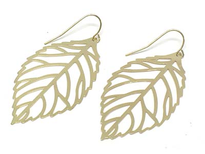 Metal filigree leaf shape earring