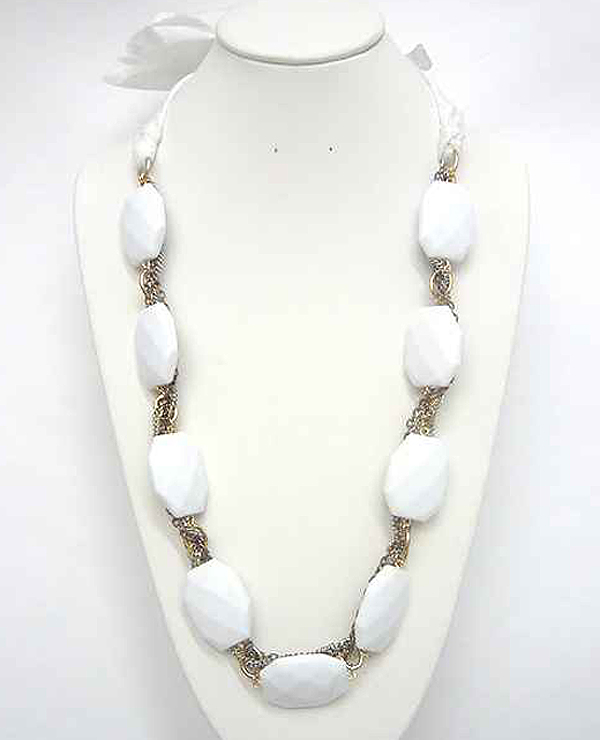 FACET ACRYL AND MULTI CHAIN LONG NECKLACE EARRING SET