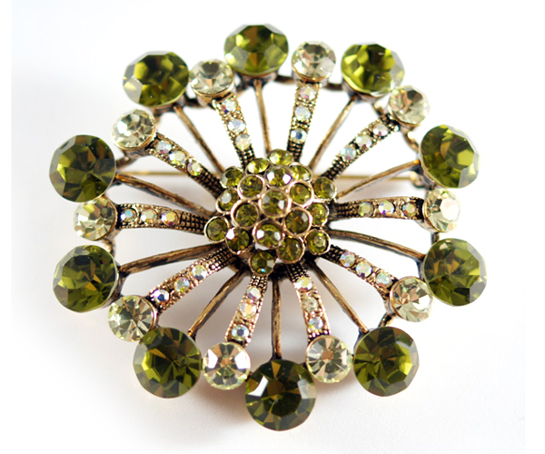 Luxury crystal flower brooch