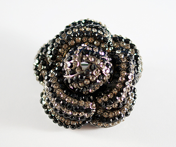 LUXURY CRYSTAL AND SEED BEADS DOT FLOWER BROOCH