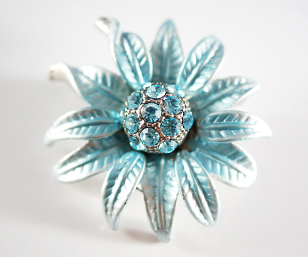 Crystal stud enamel metal flower brooch