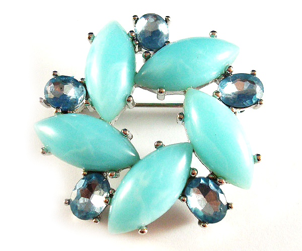 Crystal and acryl wreath brooch