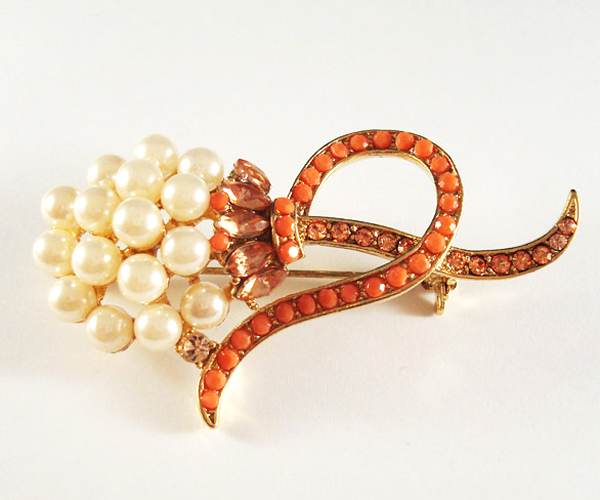 PEARL AND CRYSTAL FLOWER BROOCH